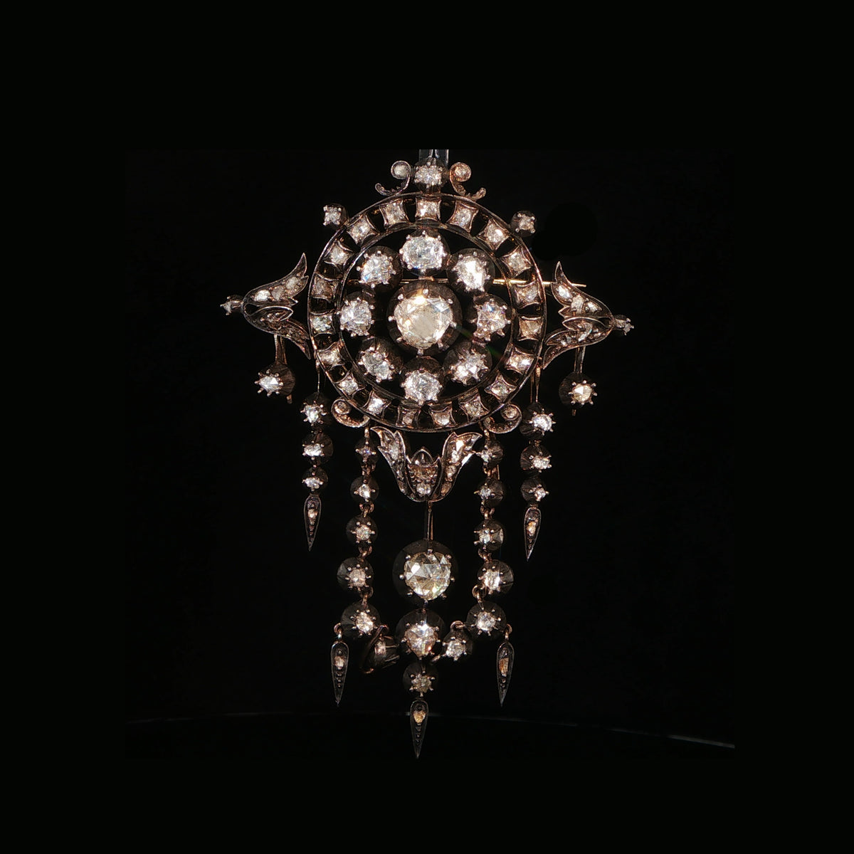 Broche Ornée de Diamants en Argent