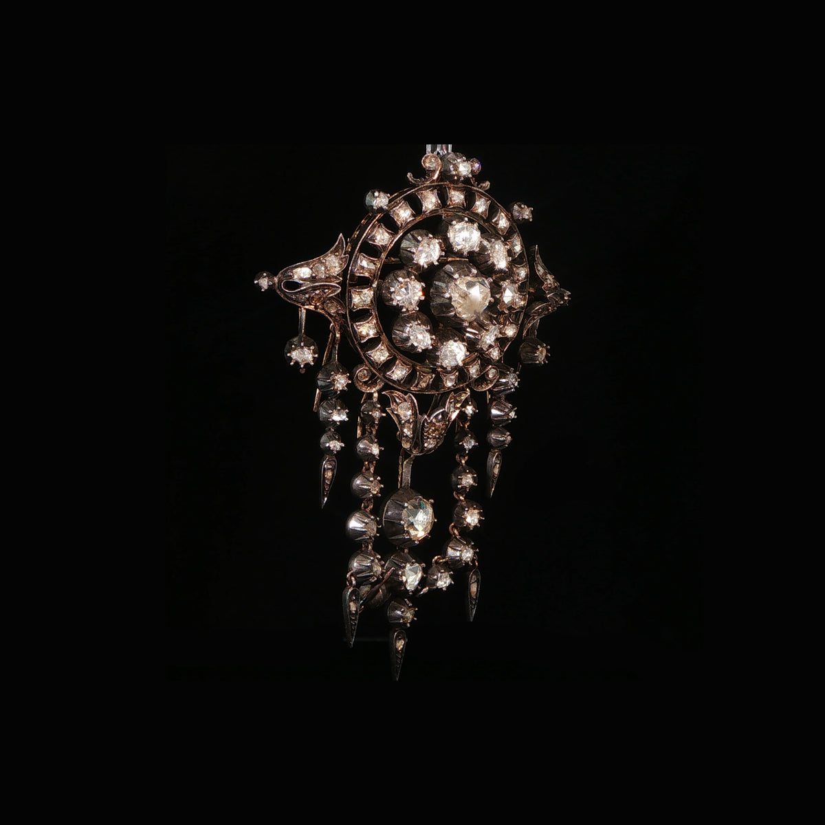 Broche Ornée de Diamants en Argent