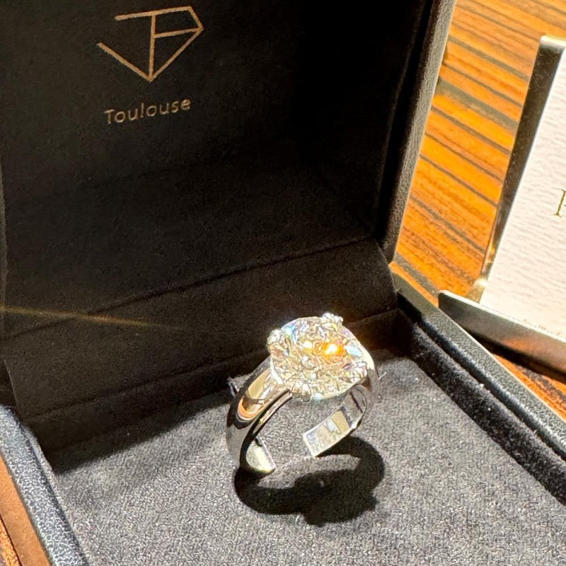 Bague solitaire diamant dans son écrin Piquemal Baron Toulouse